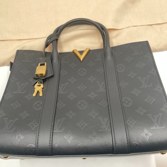 Louis Vuitton Handbag - Picture 10 of 16